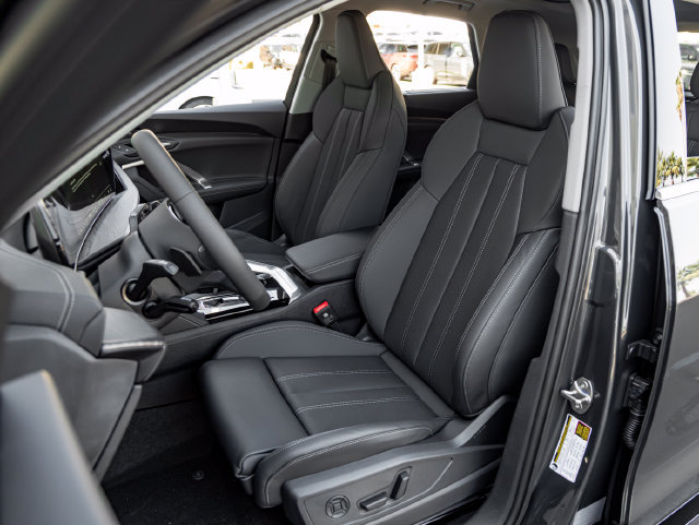 Used 2025 Audi Q5 Premium Plus w/ Premium Plus AWD/4WD image 14