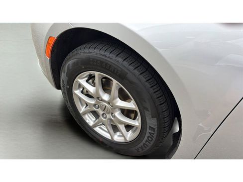Used 2024 Chrysler Pacifica Touring-L FWD image 42