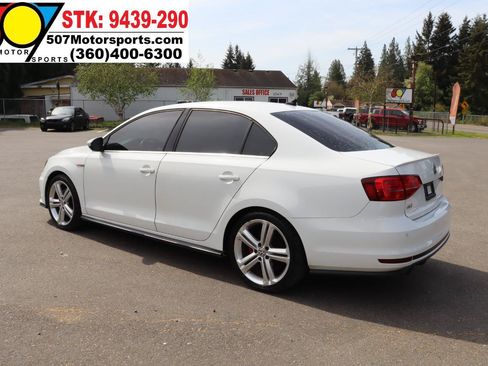 Used 2016 Volkswagen Jetta GLI SE FWD image 7