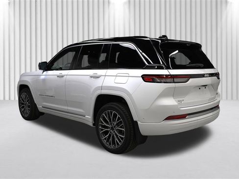 New 2026 Jeep Grand Cherokee Summit w/ MOPAR Finishing Package AWD/4WD image 5