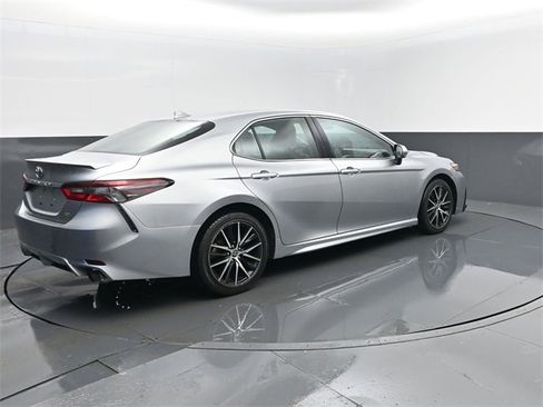 Used 2022 Toyota Camry SE image 20