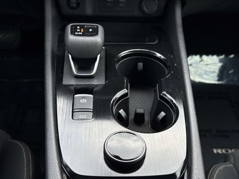 Used 2024 Nissan Rogue S image 12