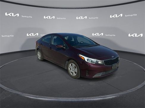 Used 2017 Kia Forte LX image 2