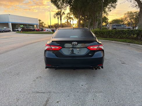 Used 2019 Toyota Camry SE w/ Convenience Package image 4