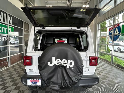 Used 2020 Jeep Wrangler Unlimited Sahara AWD/4WD image 11