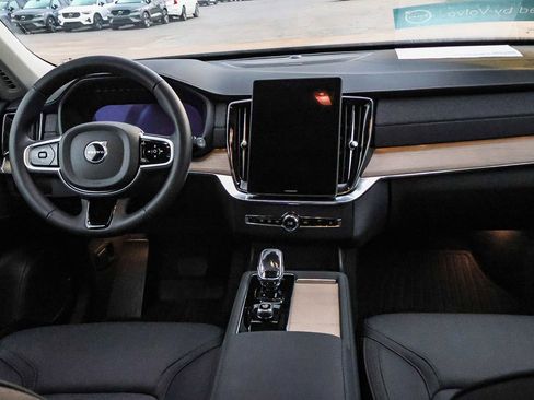 Used 2025 Volvo XC90 B6 Plus w/ Protection Package Premier image 23