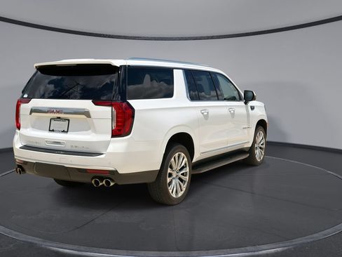 Used 2023 GMC Yukon XL Denali AWD/4WD image 11