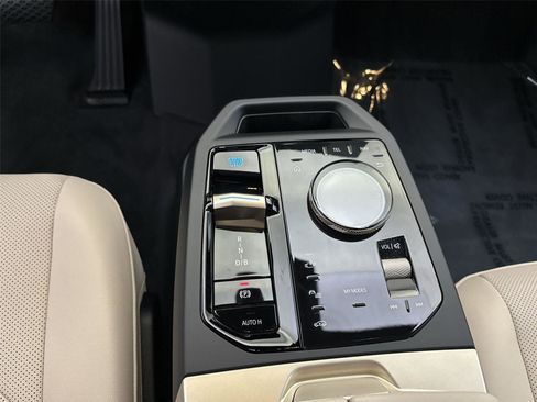 New 2026 BMW iX xDrive45 image 23