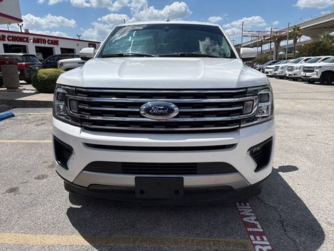 Used 2018 Ford Expedition XLT w/ Equipment Group 202A RWD image 2