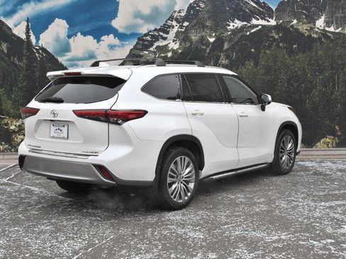 Certified 2021 Toyota Highlander Platinum image 3