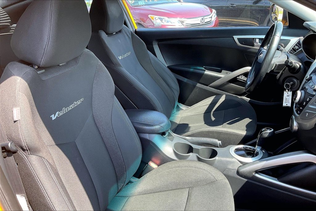 Used 2017 Hyundai Veloster FWD image 8