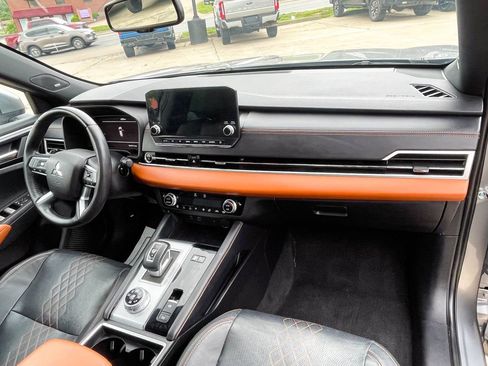Used 2023 Mitsubishi Outlander SEL AWD/4WD image 9