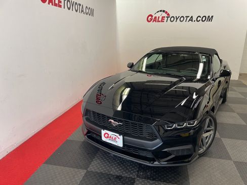 Used 2024 Ford Mustang Convertible image 2