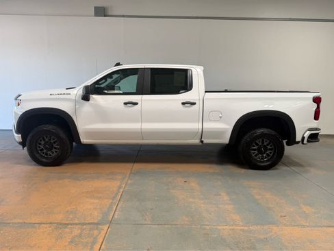 Used 2022 Chevrolet Silverado 1500 Custom w/ Safety Confidence Package AWD/4WD image 2