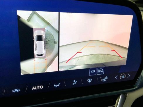 Used 2025 Chevrolet Equinox EV LT FWD image 21