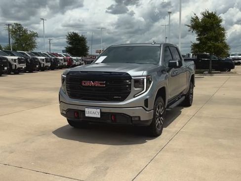 Used 2023 GMC Sierra 1500 AT4 w/ AT4 Premium Package AWD/4WD image 4
