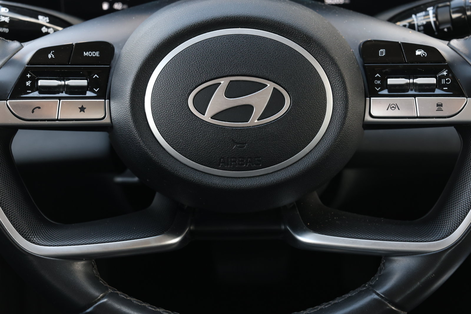 Used 2024 Hyundai Elantra Limited FWD image 18