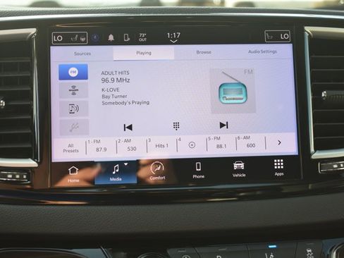 Used 2024 Chrysler Pacifica Touring-L FWD image 25