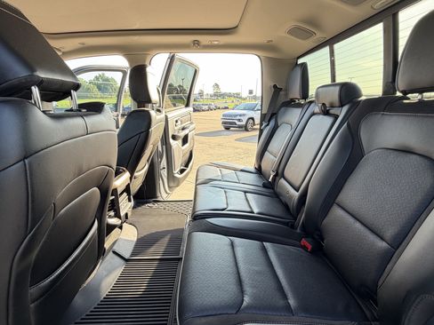 Used 2022 RAM 1500 Laramie AWD/4WD image 39