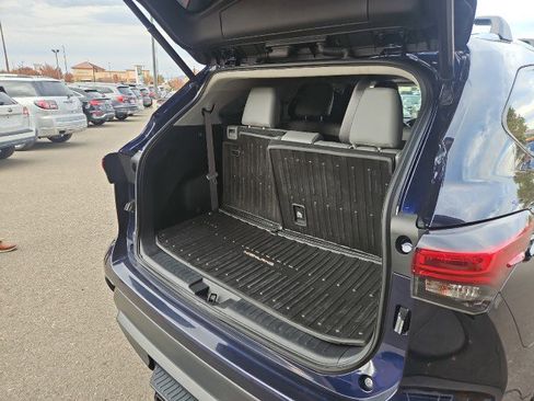 Used 2021 Toyota Highlander XLE image 24