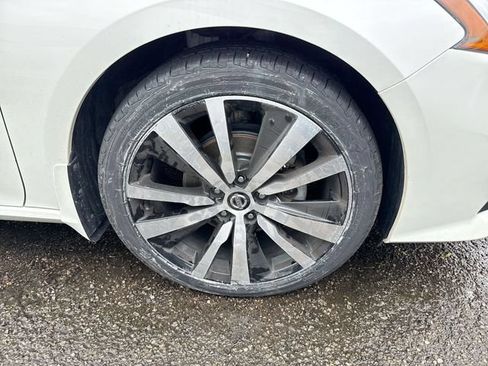 Used 2020 Nissan Altima 2.5 SR w/ Premium Package FWD image 6