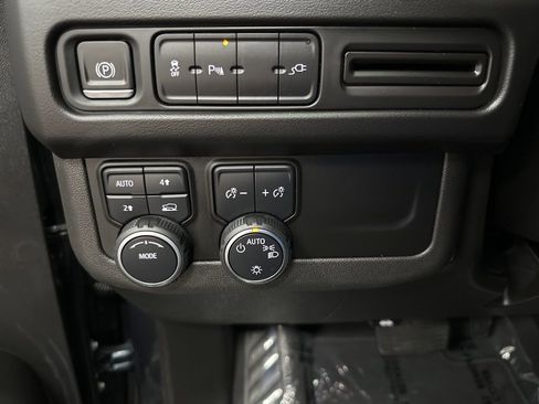 Used 2021 Chevrolet Tahoe RST AWD/4WD image 32