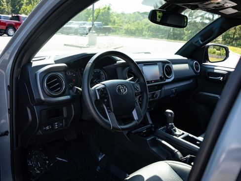 Used 2019 Toyota Tacoma TRD Off-Road AWD/4WD image 13