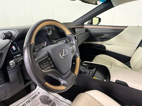 Used 2025 Lexus ES 300h w/ Technology Package FWD image 7