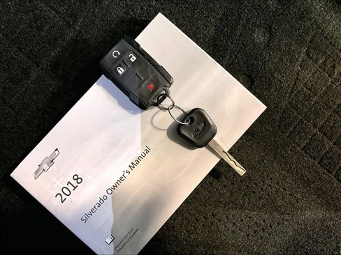 Used 2018 Chevrolet Silverado 1500 LT image 31