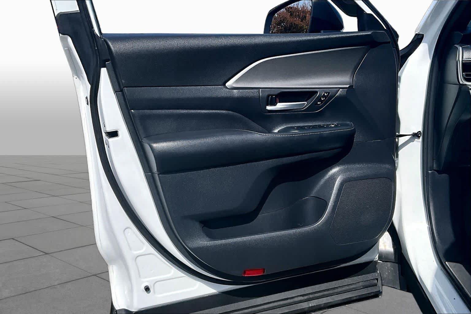 Certified 2025 Toyota Grand Highlander AWD Hybrid image 21