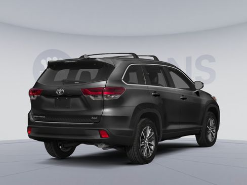 Used 2019 Toyota Highlander XLE AWD/4WD image 2