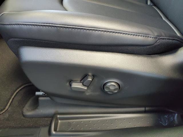 Used 2026 Chrysler Voyager LX FWD image 5