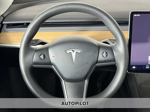 Used 2023 Tesla Model Y Long Range AWD/4WD image 3
