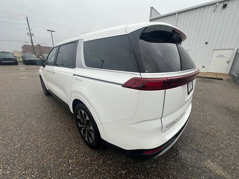Used 2023 Kia Carnival EX FWD image 7