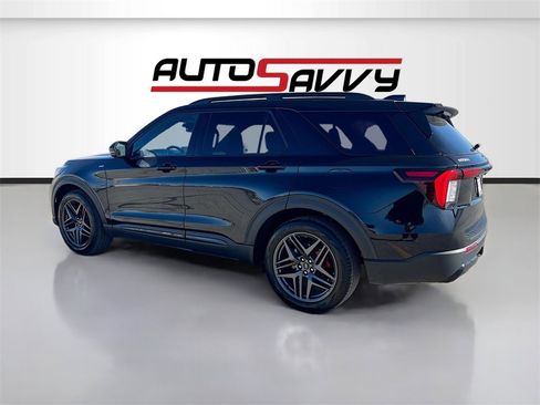 Used 2025 Ford Explorer ST-Line w/ Premium Package image 5