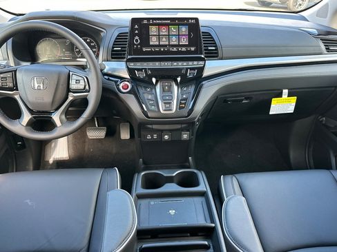 New 2026 Honda Odyssey Touring image 11