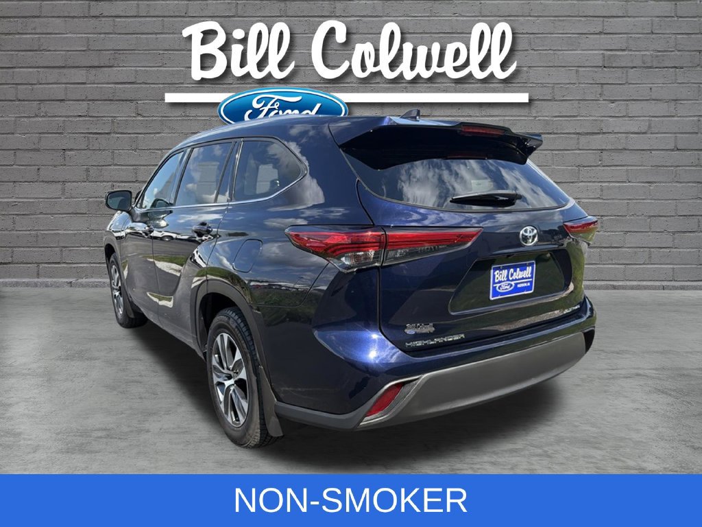 Used 2021 Toyota Highlander XLE AWD/4WD image 7