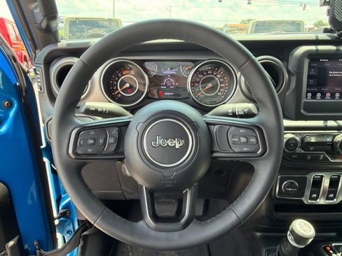 Used 2023 Jeep Wrangler Sport AWD/4WD image 35