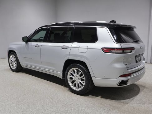 Used 2021 Jeep Grand Cherokee L Summit w/ Advanced Protech Group IV AWD/4WD image 4