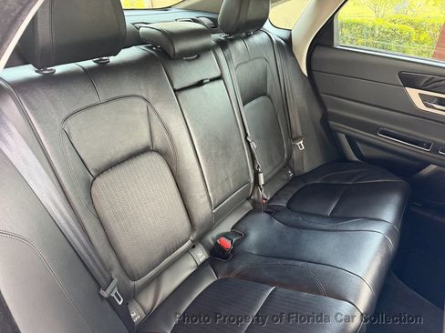 Used 2016 Jaguar XF Prestige RWD image 36