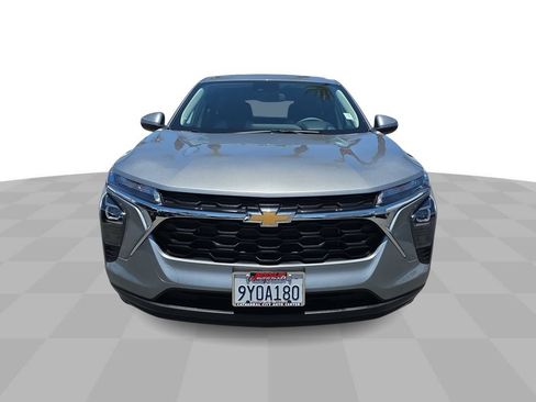 Used 2026 Chevrolet Trax LS w/ LS Convenience Package FWD image 3