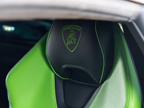 Used 2022 Lamborghini Huracan EVO image 28