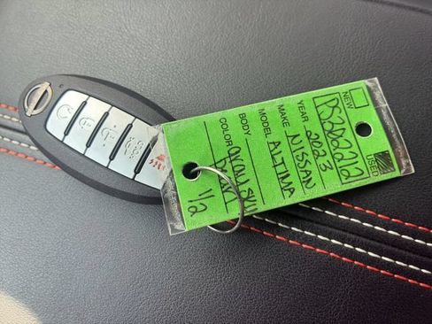Used 2023 Nissan Altima 2.5 SR w/ SR Premium Package FWD image 18
