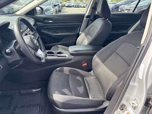 Used 2025 Nissan Altima 2.5 SV FWD image 36