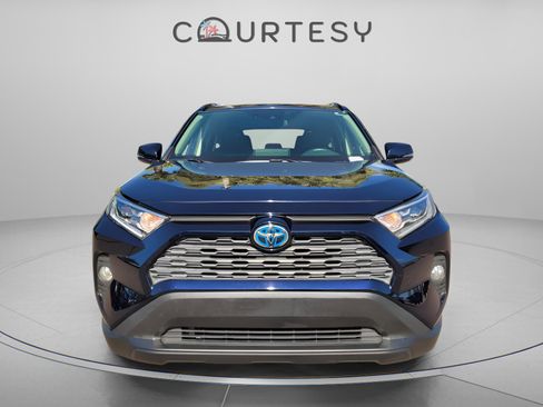 Used 2021 Toyota RAV4 XLE Premium image 8