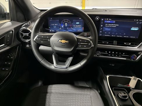 Used 2026 Chevrolet Equinox LT AWD/4WD image 11
