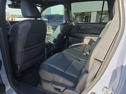 Used 2023 Honda Passport EX-L image 12