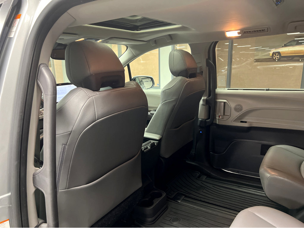 Used 2022 Toyota Sienna XLE AWD/4WD image 19
