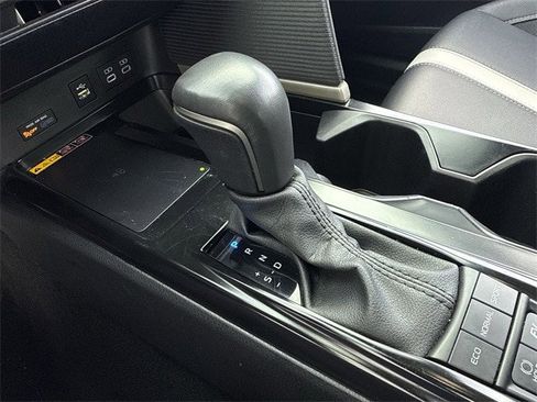 Used 2025 Toyota Camry SE image 20