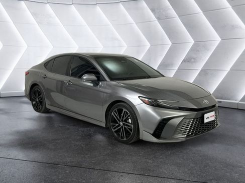 Used 2025 Toyota Camry XSE FWD image 1